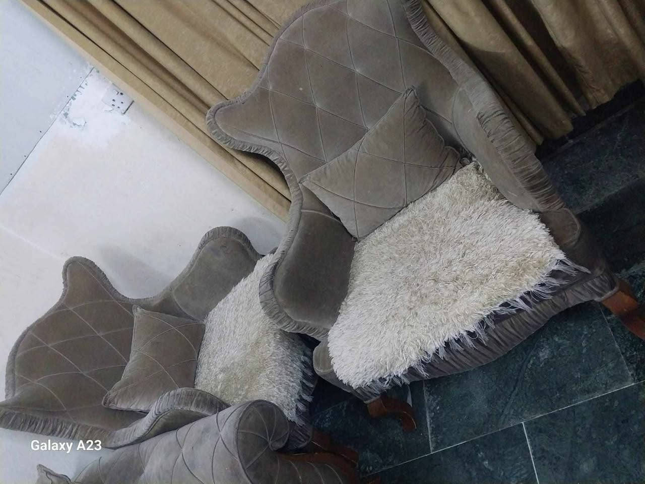 تخم مستخدم للبيع 10 مقاعد بي ضرر بسيط بالمقعد مال القنفه السعر 175 وبي مجال. موجود خاص وهذا رقمي *********** مكاني بغداد واذا تريد توصيل بكروه موجود
