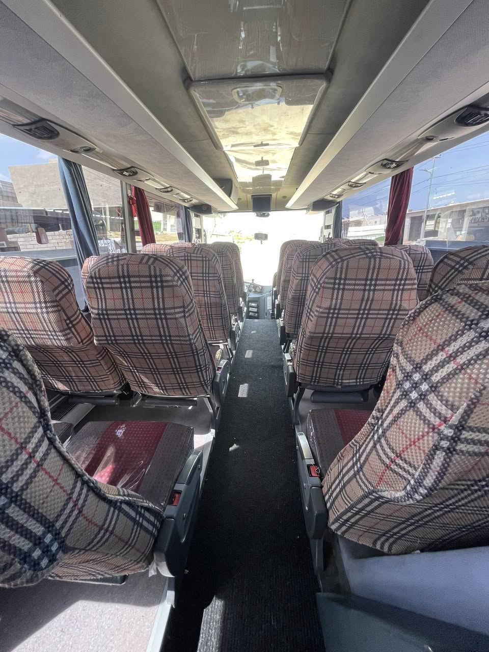 سلام عليكم
باص جيتي ٢٠٠٥ اصل 

تحويل ثاني يوم 

مكينه ٦ اكسور 

گير عادي 

٥٥ نفر 

تخم تاير 

تبريد ابو التفاحه 

السعر ٩ ونص 

سيارة خير من الله 

العنوان ديالى الحويش 

للاستفسار 

***********
