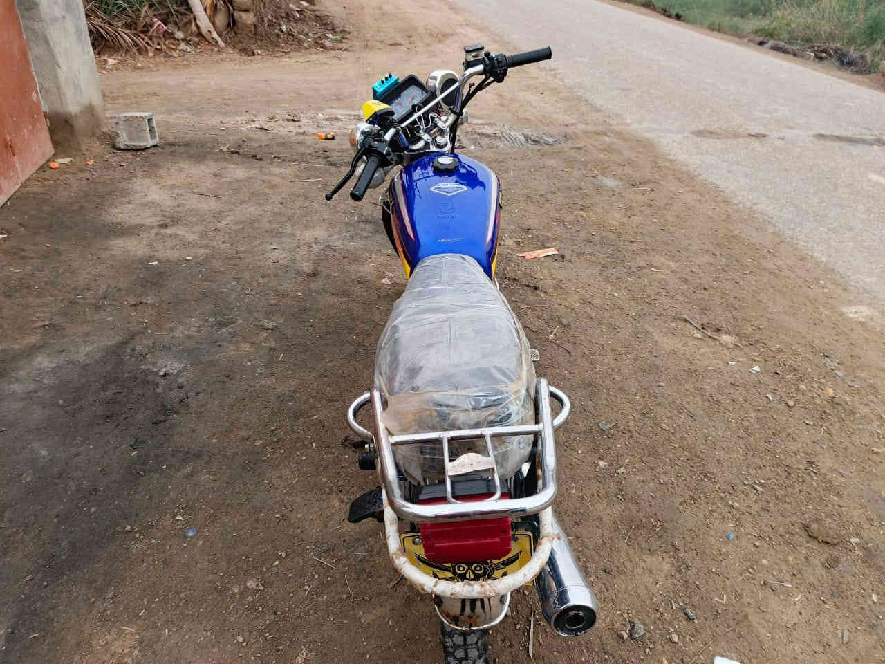 البيع سيفان مديل 21كله شغال ورقه كرتونيه بي ال سعر 400وبي مجال مكاني ديالى الخالص التحويله اتصال ***********
