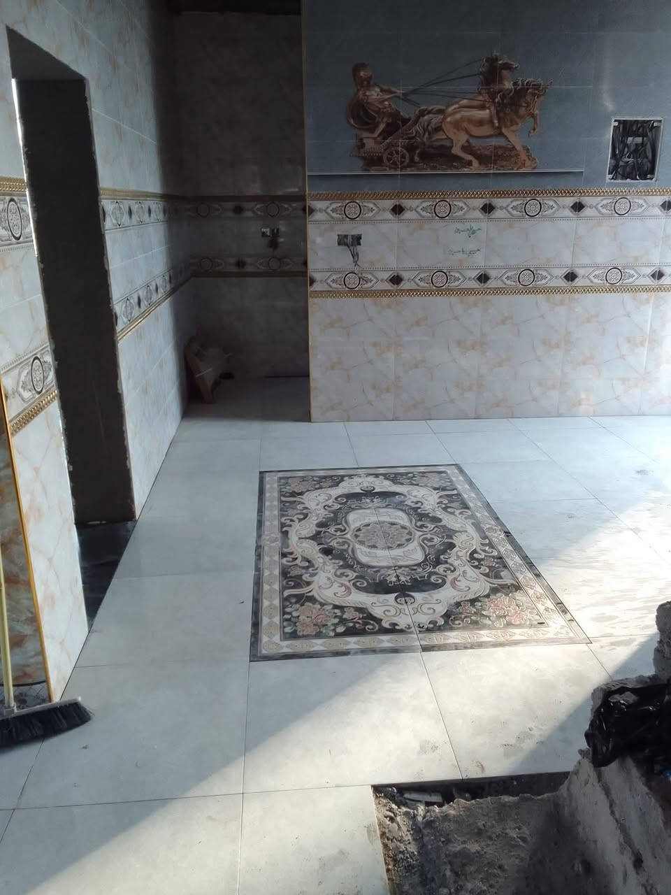 من رخصة صاحب الكروب خلفة الواح بورسلين جداري وارضيات وتصفير لبخ جداري للسيراميك والالواح بورسلين وتصفير صب للارضيات بورسلين عمل درجه اولى من كربلاء وعمل سيراميك ارضيات وجداري مباشر بالاسمنة خلفة درجة اولى رقم هاتفي ***********
