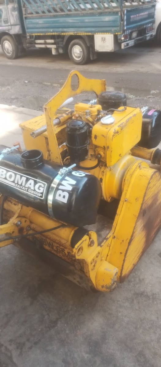 حادلة يدوية بوماك الماني كير اومكينة نظيفات الوزن 750 كيلوا هزاز كامل رولتين  للاستفسار الاتصال على الرقم الموجود *********** مكان المحل بغداد
