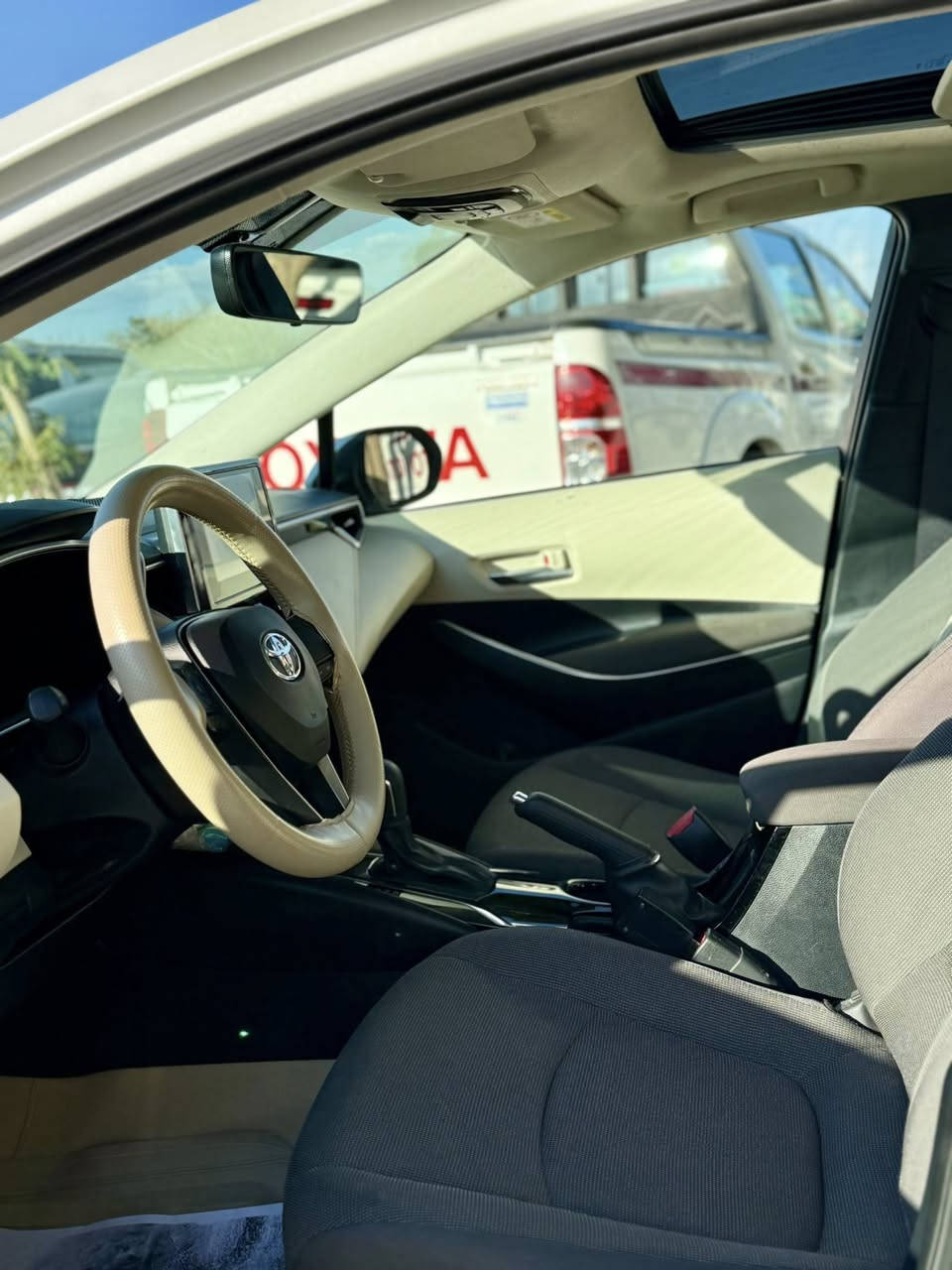 كورلا ٢٠٢٣ خلیجی محرک ١٨ ماشی ٦٤ الف مکفولە  محرک کیر صبغ بارد. سونار موجود  فول مواصفات 
ویل کروم  زینون سلایت بسمە شاشە حساس 
مکان کلار
***********
