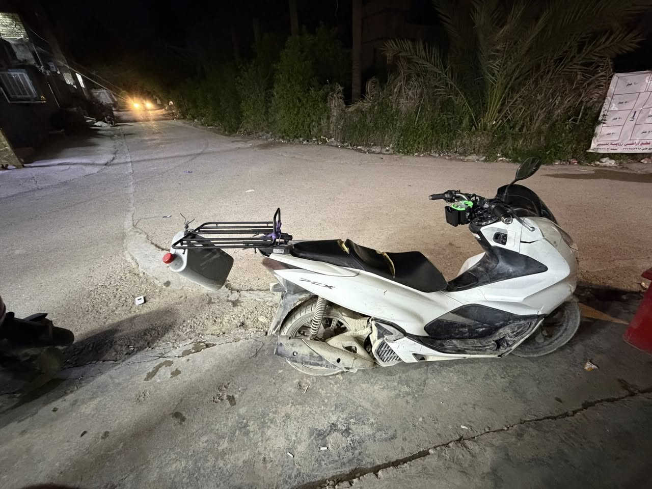 دراجه pcx جيل ثالث ياباني الاصل JF
بصمه وحده  ممشى الدراجه 40 ألف حقيقي 
سعر الدارجه 800'1
مليون و اثمنميه ألف وبيه مجال للطيبين
حك الجيه  
مكاني بغداد سبع بكار 
رقمي *********** 
متواجد واتساب اغلب الاوقات
