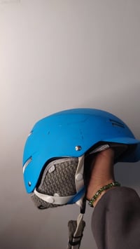 خوذه مال باله للبيع مبطن من داخل +بيه سماعات سعر ٢٥ 07710562801