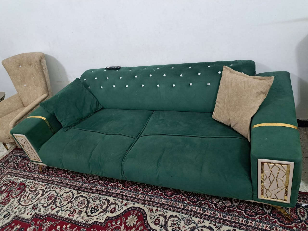 تخم  السعر 300 
*********** 
شهداء البياع
