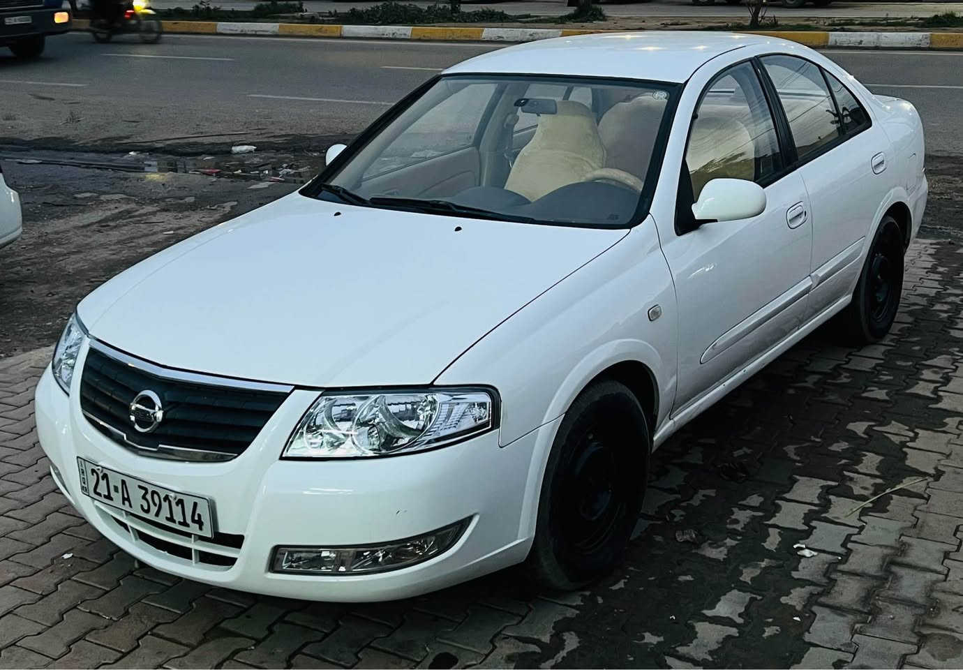 نيسان صني موديل 2009للبيع سيارة مال بيت بدون اى نقص سنوية جديد لحد 2027 رقم جديد كير محرك. تحويل بل شرط سيارة صفحة سكن و بونيد صبغ بدون دواخل و بدون سقف رقم موبايل ***********. *********** كركوك, العراق
