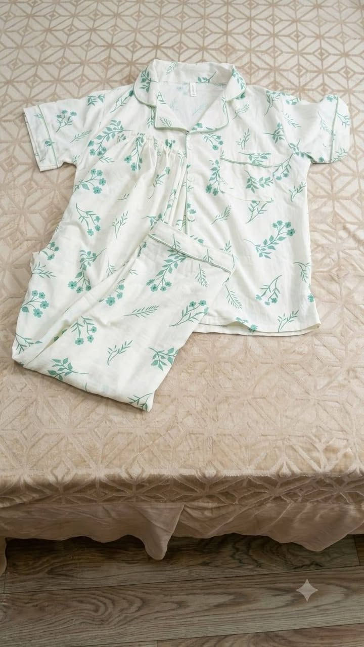هاذا تراك كريشه 
نوعيه قماشه فانيله وقماش بارد 
(القياسات  XL / XXL )
(السعر 6)


**إذا كنت صاحب هذا الإعلان وتريد حذفه لأي سبب، رجاءا أرسل رسالة إلى الدعم الفني**