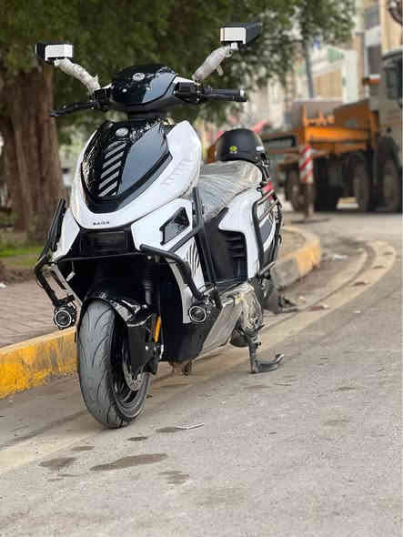 سلام عليكم شباب دراجه شحن اللبيع استخدام 20 يوم فقط دراجه بعدها بحالت وكاله كلش نضيفه الله شاهد  نوعها تيسلا القرش لليثيوم بطاريه مالتها  شركه الصقر  مواصفات بيها كلش قويه وتخبل. ؟!

المواصفات 👍
الموديل 2025
البطاريه ليثيوم فوسفات الحديد 30 أمبير 72ف
التحويلات 1.2.3 
تمشيك بل شحنه وحده 80كيلو وكثر 
ملفها 2000 سبورت يجي 
السرعه 90
نضام رجوع الخلف 
نضام  abs 
نضام  USB
نضام رجوع الخلف R
لدات سبورت  تجي كامله 
مدرعه بل كامل 
 لدات جانبيه 
اشاير رباعيه 
تشغيل عن بعد 
جهاز انذار السرقه 
قفل ستيرن 
شاشه تاب تعرض الك كل عطل ان وجد 
خوذه اصليه مال شركه وياها
بيها بلتوث بل شاشه 
شلعه معدل فول 

اي استفسار اتصال 

*********** بغداد, العراق
