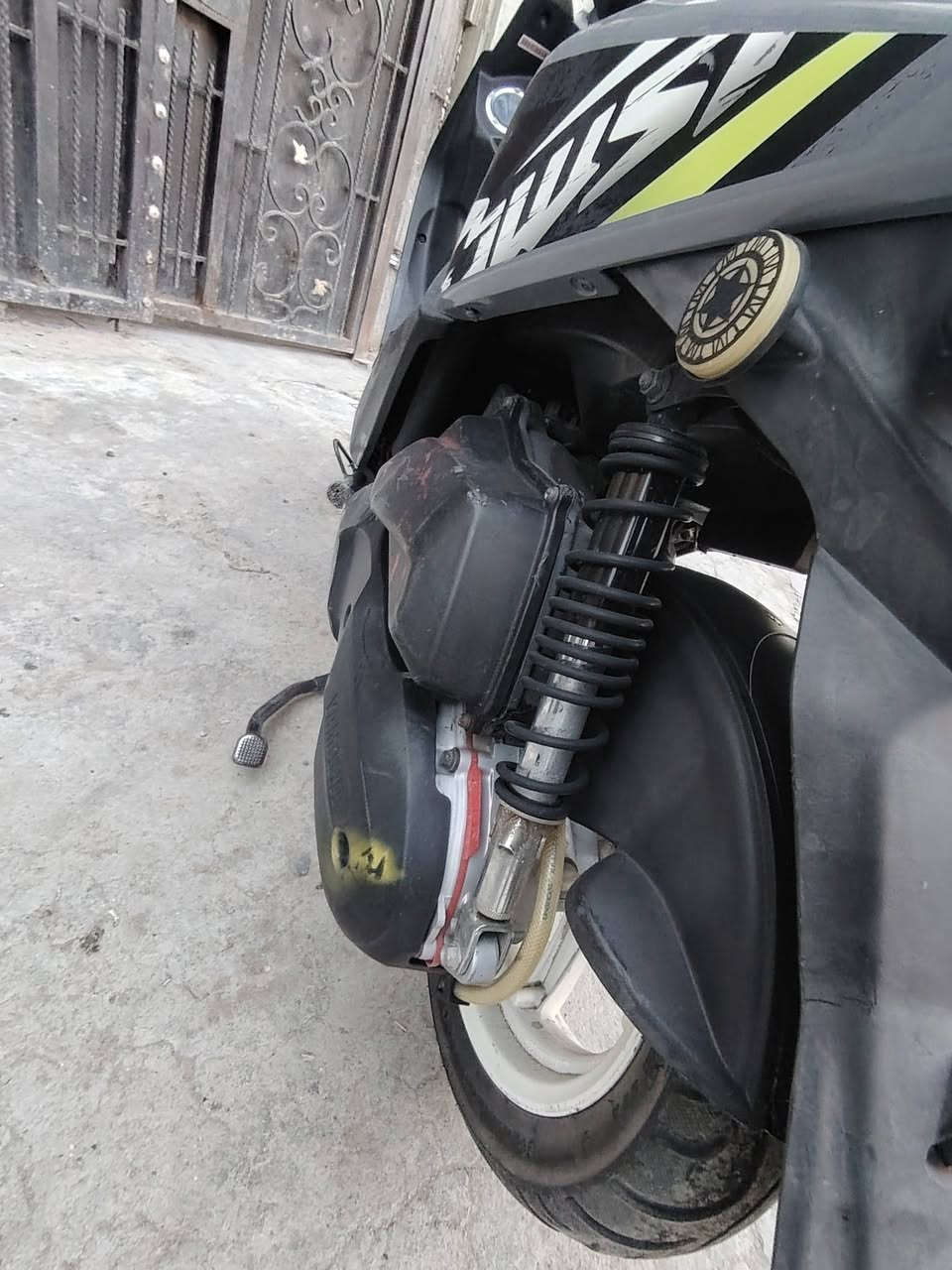 السلام عليكم دراجه سكنس جبلي حديث 2018 الدراجه سكره سلف بكل وقت الدراجه محركها  خير من الله كهربائيات كلها شغاله ما مفتوحه بحاله الوكاله ما نقصها اي شي السعر 1750 وبيها مجال المكان الغزاليه شارع المركز الرقم ***********
