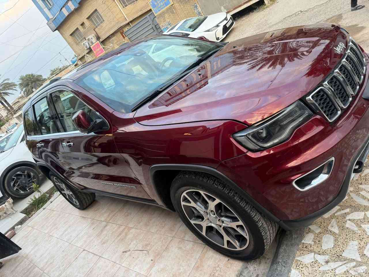 السلام عليكم للبيع جيب لمتدد ابلاص يعني فول 1على 1 المواصفات 
بنراما
كراسي جلد كهرباء ميموري خزن 
استيرن كهرباء 
تدفئا او تبريد بلكراسي 
شفتات استيرن 
3 شاشات 
حساس امامي خلفي
عداد المسافه 80 الف كم
خليجي شركه هارلم بدون صبغ بدون تبديل عدا  رصعه اصغيره بلحنطه بارف مكينه ما مفتوحه. ابلاد على وضع الشركه السعر المطلوب  24900$  العنوان بغداد شارع فلسطين  الاستفسار على الرقم ***********
