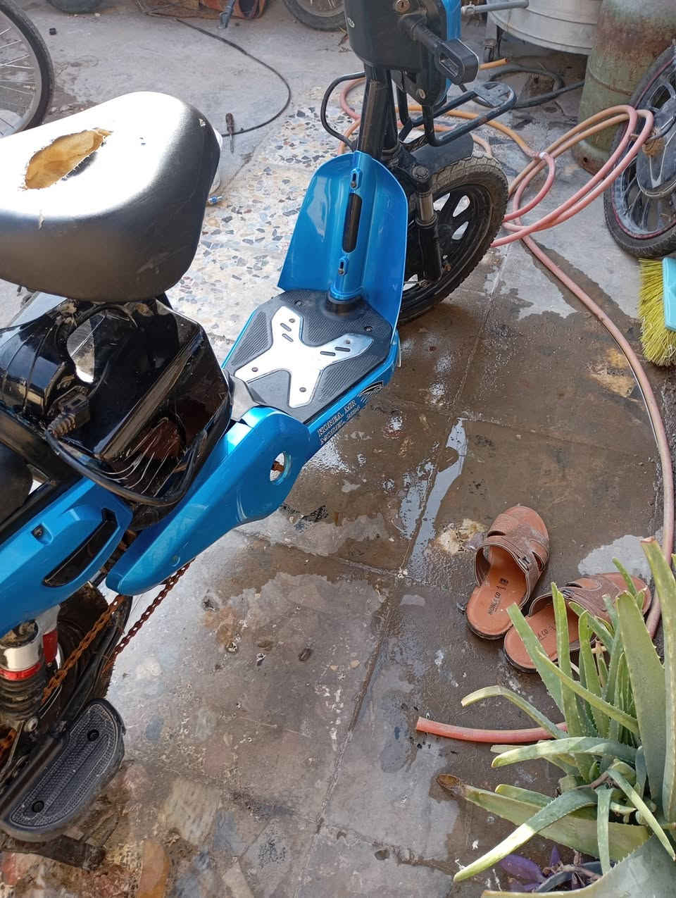 شحن حجم ١٦ موديل ٢٤ شاشه بلوتوث بطاريات نص عمر دراجه شغال وحلو نقص جاملغ امامي وقمجي بريك خلفي والباقي كول شغال ابيع كوم حديد تجي تفحص وتاخذ رحمه ولديك الشراي يخابر لو يجي يشوف بعين لاتسولف ساعه بالخاص وانت دور مال موته السعر ١٢٥ قفل مكان بغداد حي الجهاد رقم الهاتف ***********
