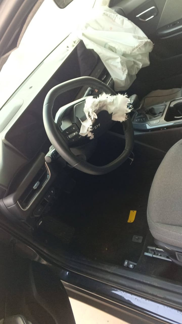 السلام عليكم كيا K4 موديل 25 فول الفول عده فتحه مواصفات EX حادثه موضح بالصور سياره شبه كلين سياره حاليا بعمان الحره تباع على وضعه السعر 105 وبيه مجال بسيط وبلامكان ادخال سياره على كتاب شهداء الاتصال على الرقم ***********
