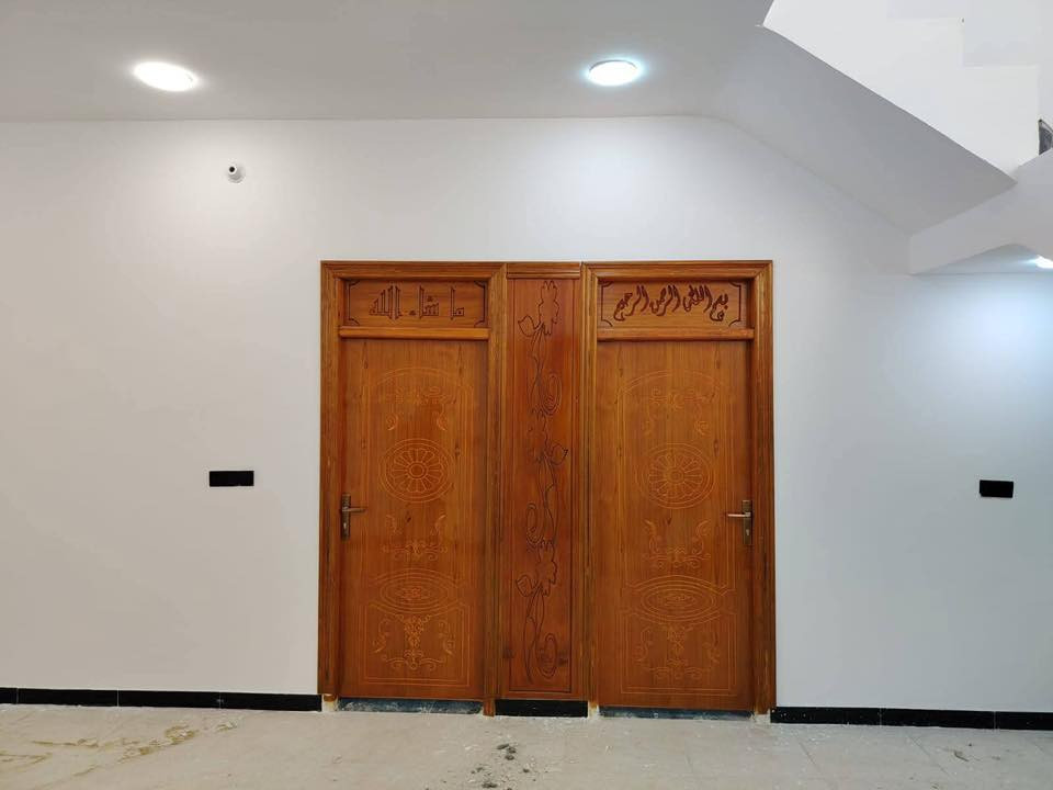 السلام عليكم 
بيت زراعي للبيع المساحة ٢٣٠ متر 
الموقع  طريق ابو الماش 
حي الحسين الفرع الي قبل فرع الصيدلية 
بناء حديث ٢٠٢٦ يحتوي على غرفتين الغرفة 5*5 ومطبخ 5*4 وصالة 8*4 واستقبال 8*4 وكراج وحمامات داخليه وخارجيه ومطبخ حار وبارد وباقي التفاصيل بالصور والفديوهات 
 البيت جاهز للسكن ١٠٠٪؜ وبتصميم حديث ومتطور 
لمزيد من التفاصيل الاتصال فقط 
 عبر الرقم محمد  ‭0785 320 6742‬
