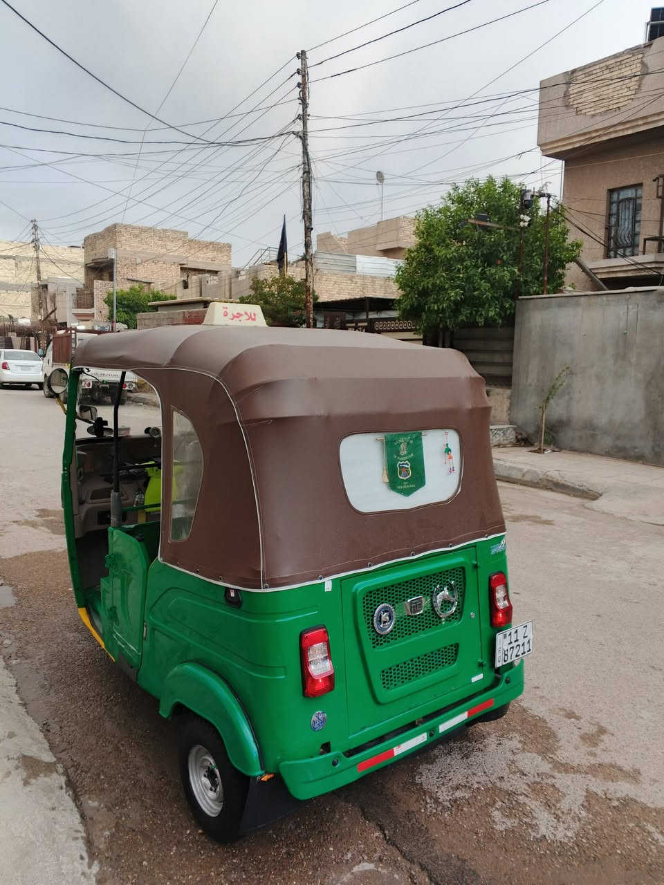 السلام عليكم تكتك ٢٢رقم و سنويه انكليزي كامله كبل للشارع بيهه دوس معمره مكينه جديده ممفتوحه كامله مسجل سفريات زنون ما ناقصهه شي و بل عافيه عل ياخذهه ملاحظه البوش مو وياهه مكاني بغداد البياع شرطة الخامسه رقمي ***********
