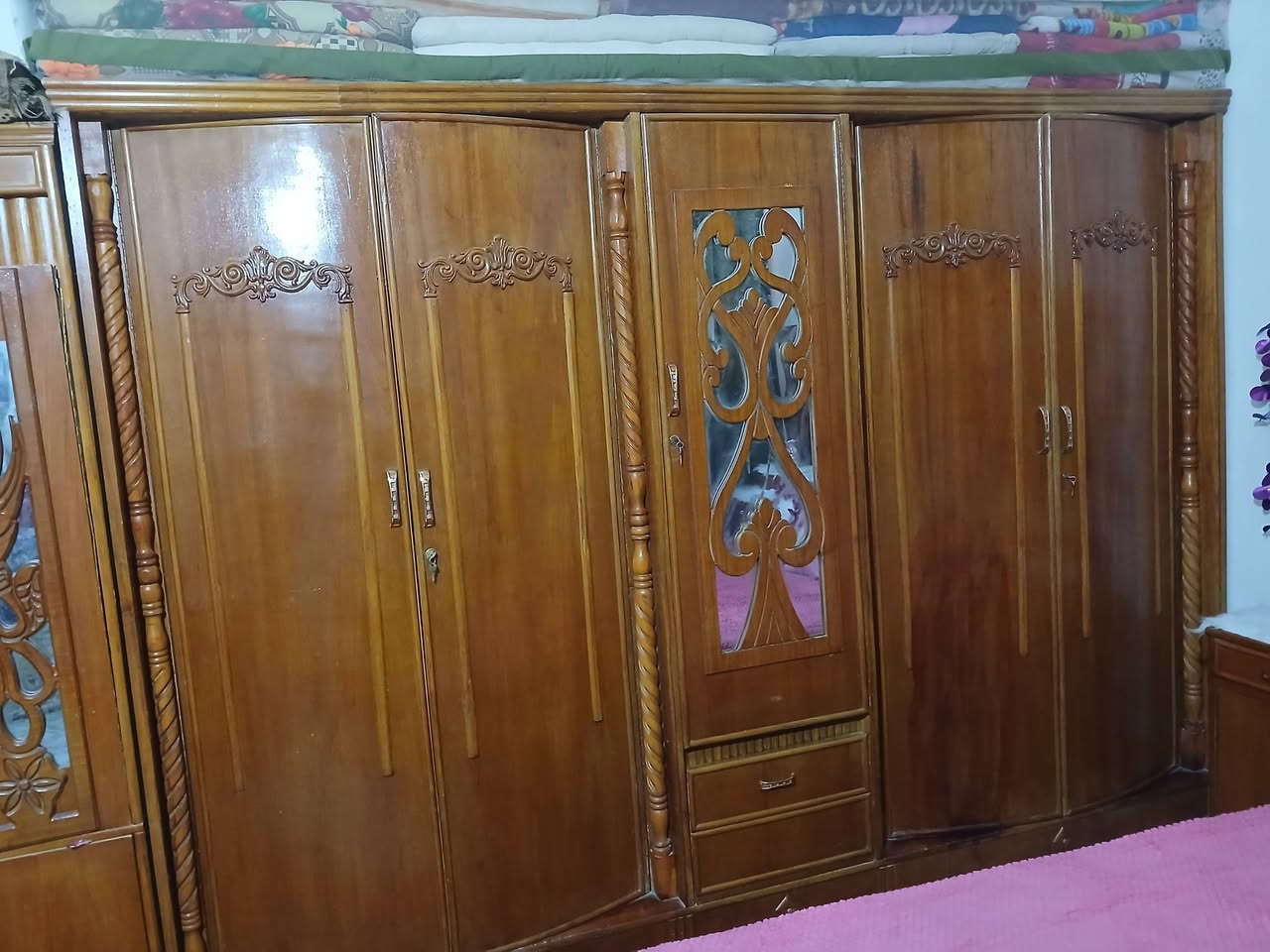 غرفة نوم صاج خمسة أبواب نظيفة بيع مستعجل السعر ٧٥٠ الف المكان حي الإمام الصادق الأولى رقم الهاتف ***********
