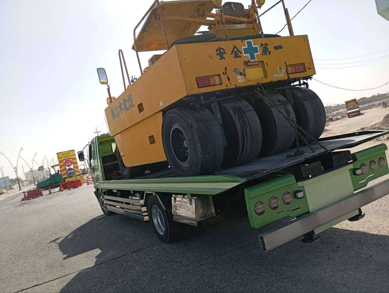 كرين سطحه لنقل السيارات🚘 والمعدات 🚜🚘🚗 داخل وخارج البصره متواجد 24 ساعه ***********📞
