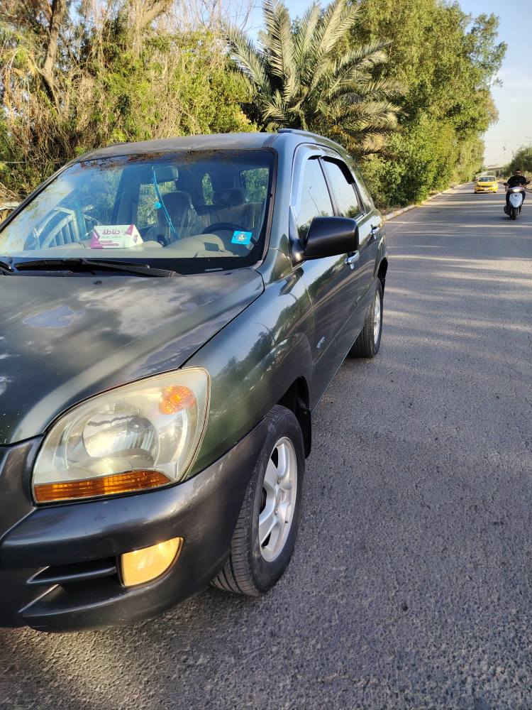 السلام عليكم كيا سبورتج للبيع وارد سعودي
موديل ٢٠٠٦
سياره ع أيدي مضبوطة

الگشر مثل مموضح بالصور
الداخل نضيف حيل
فور ويل 4x4

السيارة كاملة من گير مكينة كهربائيات تبريد تدفئة منضومة بانزين جديدة كلهه

تراي يخبل بيها صبغات عضمة جديدة
ترايك وين تريد

مكان بغداد الكرخ
عارضها ب٨٨ وبيها مجال للشراي

*********** موجود واتس اب بغداد, العراق
