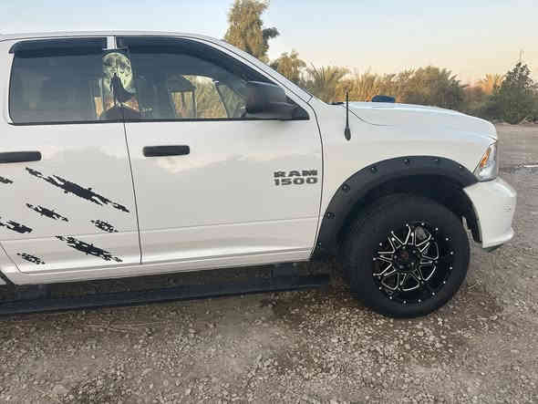 سلام عليكم 
دوج رام موديل 17ماشيه 
96ميل صور الحادث بل منشور وكلشي واضح 
سعر 190وترهم مراوس 
***********
