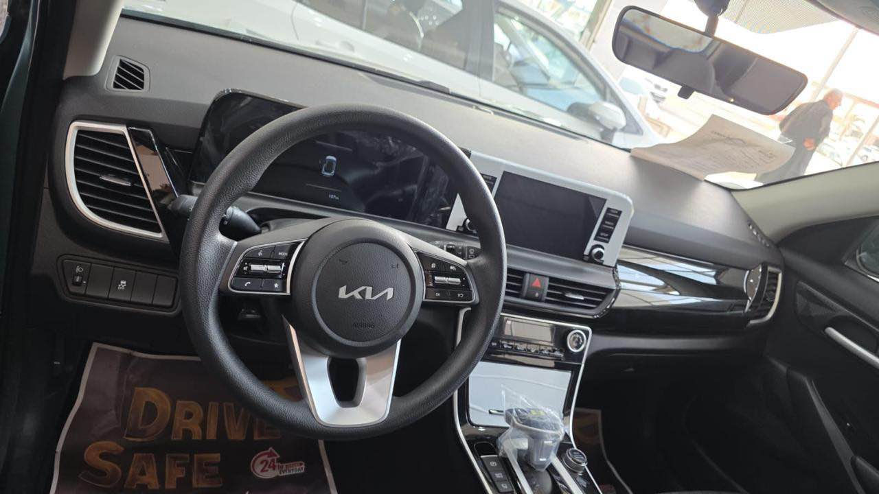 كيا سيلتوس 2025
خليجي كفالة عامة من كلشي ماشية ١١ الف
نص فول 
كامرة دوارة مثبت سرعة  هاند بريك اوتو بريك  و هواي مواصفات 
السيارة جديدة سعرها ١٨٠ و بيها مجال بسيط للشراي
***********
واتساب او اتصال
مكانها بصرة جنينة . البصرة, العراق
