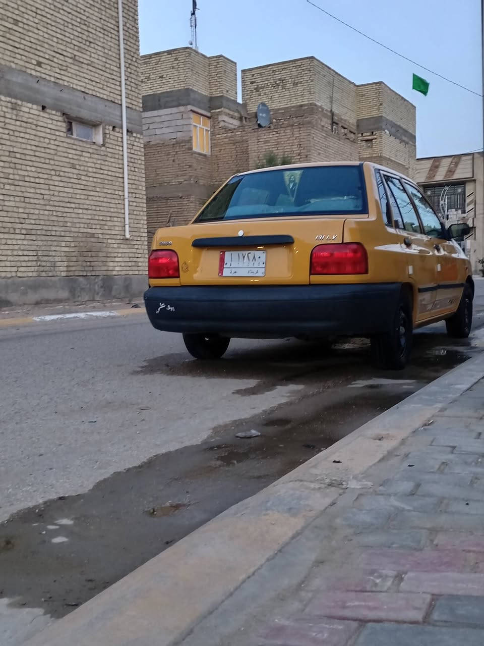 سايبه للبيع مديل ١٤ سياره مكفوله كفاله عامه بيه طخه شبر بلباب الصدر مامبين تبريد تتفئه شغاله حداديه خلفي ولا أمامي فول رقم دولي بسمي السياره السعر 37 وبيها مجال ***********
