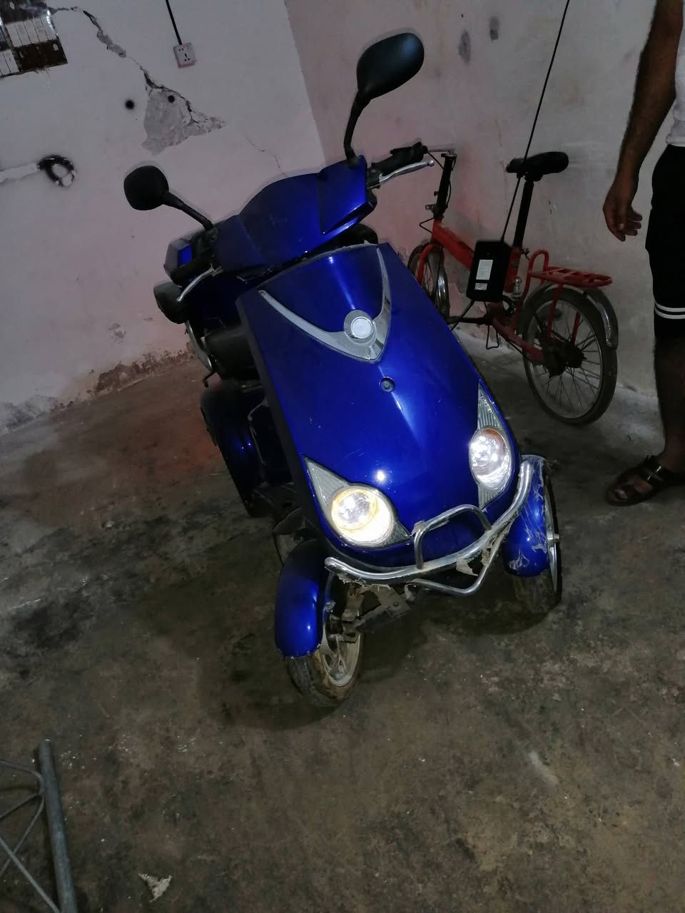 السلام عليكم اخوان هاي دراجة شحن موديل ٢٠٢٠ جدا جدا نظيفه مضمومة صار ٤ سنوات للبيع اخذناها ١١ ورقة مع وصل الشراء من الصدرية اريد ابيعها قيم باليرضى الله وبالعافية *********** ممتواجد على الفيس
