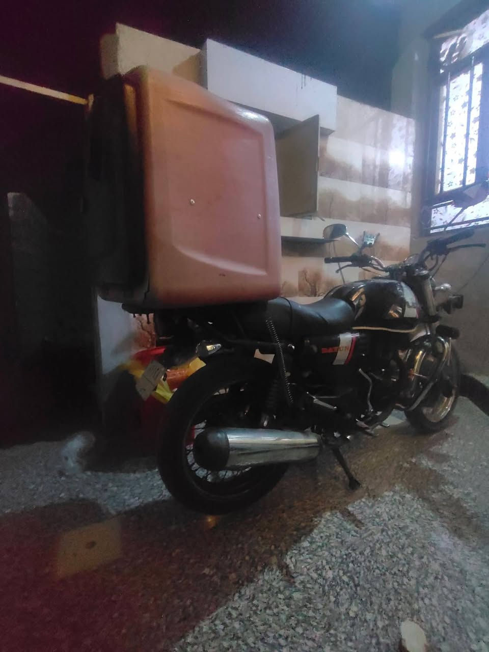 🔥🏍 للبيع دراجة دايون لاتي نظيفة جداً ومميزة 🏍🔥

🔹 محرك 200 CC قوي سحب ممتاز وناعم بالطريق 💪
🔹 تايرات نظيفة شبه جديدة وثبات عالي 🛞
🔹 إشارات يمين ويسار شغالة تمام ✔️
🔹 كل الكهربائيات شغالة (ضو عالي وواطي، إشارات، هورن) 💡🔌
🔹 تشغيل سلف + دعسة وتشتغل بسرعة ⚡
🔹 بريكات قوية كدام وورا وثبات ممتاز 🛑
🔹 ممتصات صدمات مريحة مناسبة للشارع والسفر 🚦
🔹 عداد كامل شغال (سرعة – بنزين – إشارات) 📟
🔹 كروم ولمعة حلوة والدراجة مرتبة ✨
🔹 حاملة خلفية قوية تنفع للشغل أو الاستخدام اليومي 📦

📄 مرقمة باسمي مباشرة
🔁 التحويل ممكن ثاني يوم بكل سهولة

💰 السعر: 2750

الدراجة نظيفة وما محتاجة أي صرف وجاهزة للاستخدام 👌
📩 للجادين فقط المراسلة خاص 🤝
او الاتصال على الرقم***********
