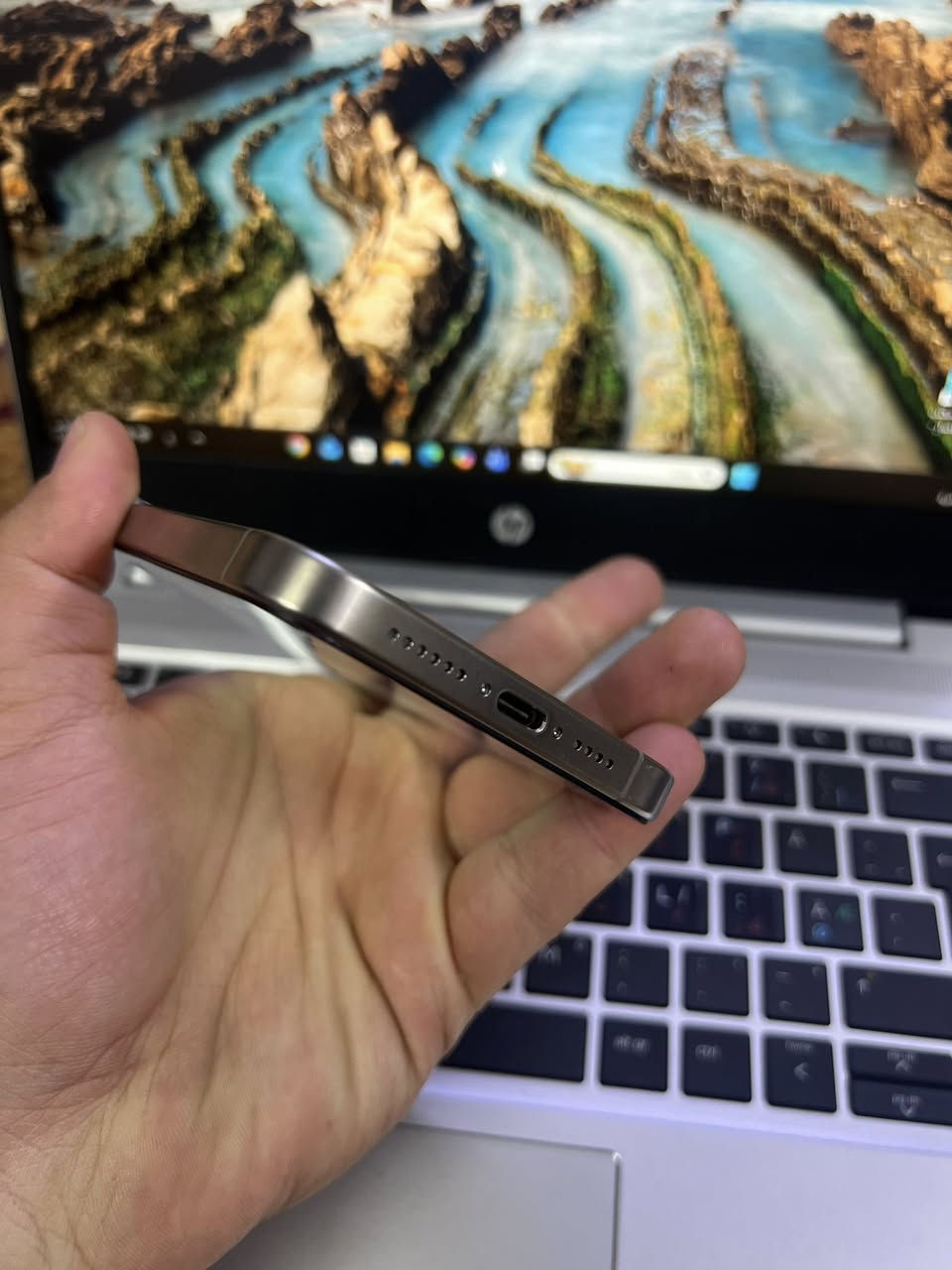 ايفون 15 برو ماكس
ذاكره 256 بطاريه 88
دبل سيم ZA
فقط مبدل شاشه 
بصمه الوجه شغال السِعر 650 الفِ
***********
***********
