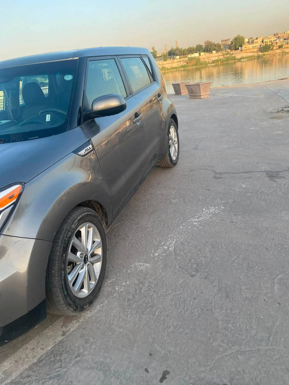 السلام عليكم للبيع كيا صول وارد امريكي حادثه بنيد وجاملخ وبل عراق صار بيها صبغ بابتين طخه بل دراجه 
موديل 2018
مكينه 2000
مواصفات شاشه كبيره
كامره دواره
فول تحكم ستيرن 
3انضمه قياده
ويل كب 17
السياره نضيفه
ماشيه 60
الهاتف ***********
العنوان الكاضميه او الحريه البستان
السعر103 وبيها مجال

