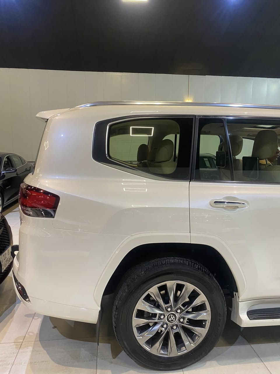 السلام عليكم  اخوتي 👋
تيوتا لاندكروز  VX ساز اصل
موديل 2023  
السعر(  673  )ورقه وبي مجال 

ماشيه(  80  )  الف حقيقي شرط الفحص جديده وضع شركه مابيه كل نقص 
رقم اربيل باسمنه تحويل مباشر او وكالة
السياره  كفالة عامه 
بيه قبق الجنطه الجوه،، الي بي الرقم بي رش فقط 

المواصفات / فول ✅
كشنات جلد
تطبيق ٣ شاشات
شاحن لاسلكي 
كراسي تدفئة تبريد  ذاكرة مقاعد 
حساسات امامي خلفي 
تبريد كشنات 
جنط كهرباء 
كشنات كهرباء 
سلايد
بصمة تشغيل 
بصمة ابواب ،، وبقية المواصفات معروفه بل Vx
السياره جديده وكل نقص مابيه وضع شركه
 
مكانه كربلاء ***********
