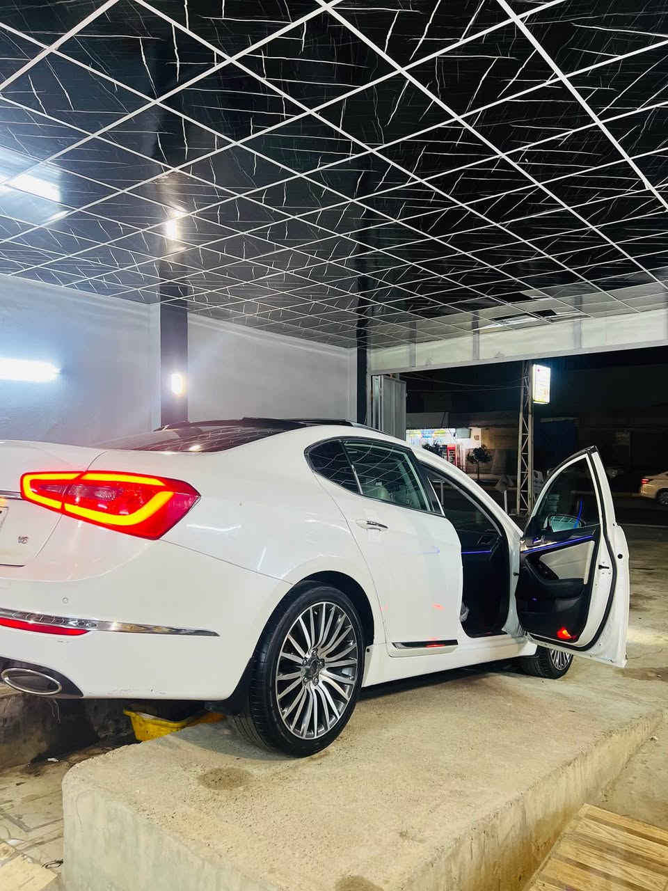 كادينزا 2014ملكي فول فول كل بشرت محرك  كبس  بس بونيت و شبر جملغي خلفي تبريد كير و محرك بشرت ولا دينار مصرف  سعر ١٤٣  و مجال *********** أربيل, العراق
