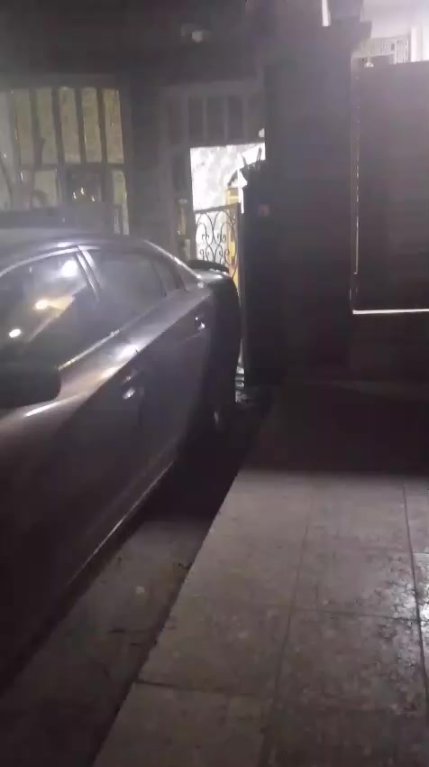 بيت للايجار الاعظميه قرب مدرسه المهج شارع التربيه الاتصال ***********
