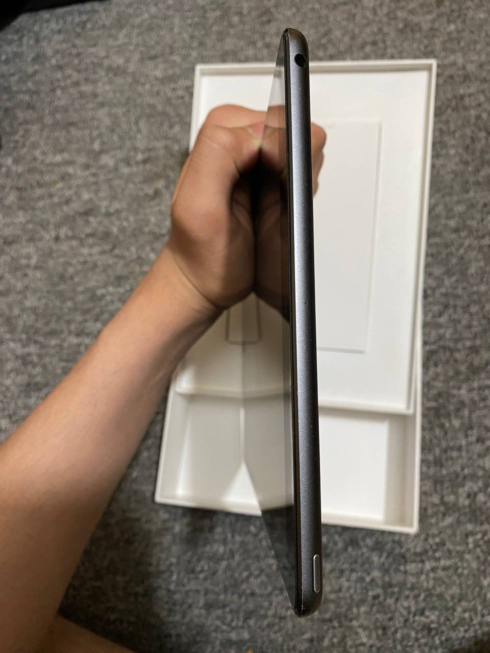 سلام عليكم أيباد 9 نضيف  ما داخل تصليح ذاكرة 64 كارتونة موجودة ويا السعر 225 التواصل موجود ماسنجر ورقم ***********
