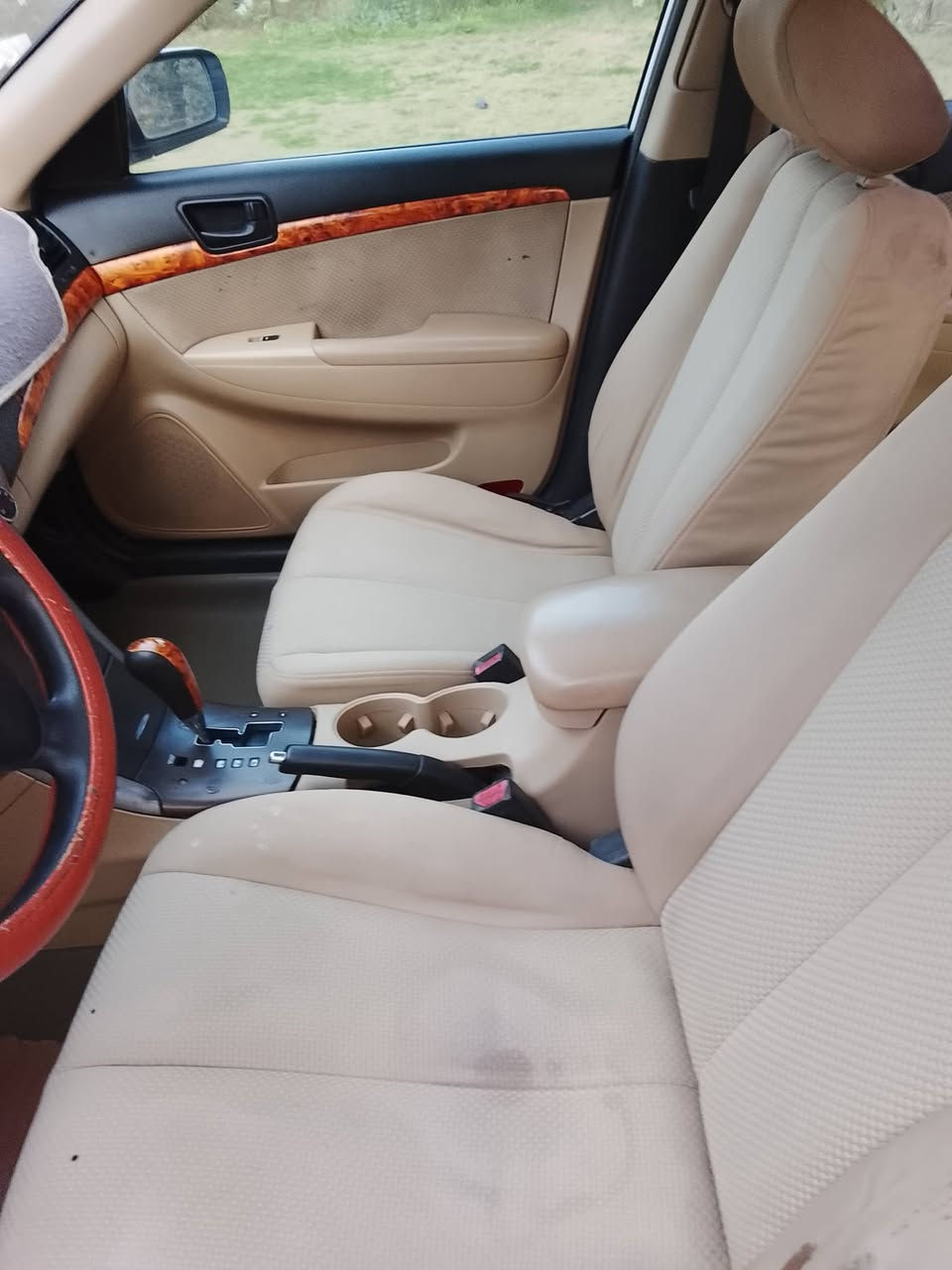 ياالله السلام عليكم ورحمه الله سوناته موديل 2009رقم بغداد نكليزي تحويل مباشر السياره مكفوله من الحادث بيه شخط فوك الدوسه الباب الامامي 
اومصبوغ شخط فقط الجاملغ الخلفي ولتكمه نصه بيه حالوب السياره كير مكينه حداديه تخم تاير كله مكفول مكان السياره بابل مكينه 2400داخل بيجي السياره خليجي 
بدون حادث بدون صبغ ابيع شرط السونار 
***********
***********
السعر 114اوبيه مجال
