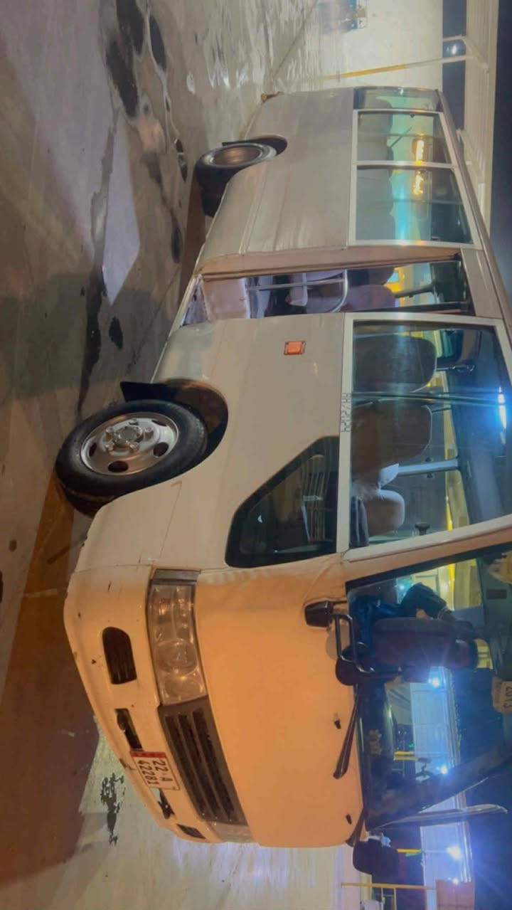 السلام عليكم
كوستر موديل.2013 للبيع مكينه بيها تنقيص قليل اكسل بي ونه  بالخامس وبيها رش متر تقريباً محدد بالصور 
بدون معجون او ضربه وره باب العبري جوه الجام الباقي   مكفول صدر جديد كشنات ستاركس  غرفتها و ارضيتها جديده من الداخل منظومه غاز 80 لتر .. مصفره هيئه وغرامات رقم أربيل  السعر 250 وبيه مجال .. سوبايه موجوده وياها .. ترهم مرواس 
بنيسان عالي م ١٦ وجوه

***********
