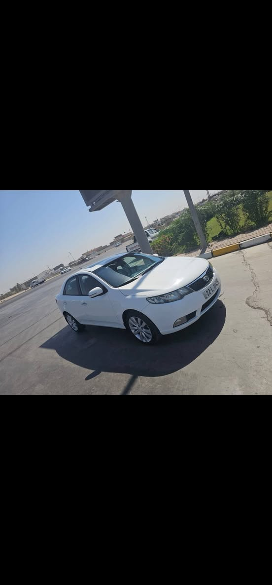 سلام عليكم ورحمة الله وبركاته سيراتو ٢٠١١خليجي رقم أربيل دولي سنويه هزه فحص كله جديد ه جاهزه من كلشي كير محرك تخم تايرجديد صدر امامي خلفي جديد سياره بيه ٣قطع صبغ جاملغ وبنيد وقبق جنطه وشويه دواخل ***********السعر ٩٥ وبيه مجال
