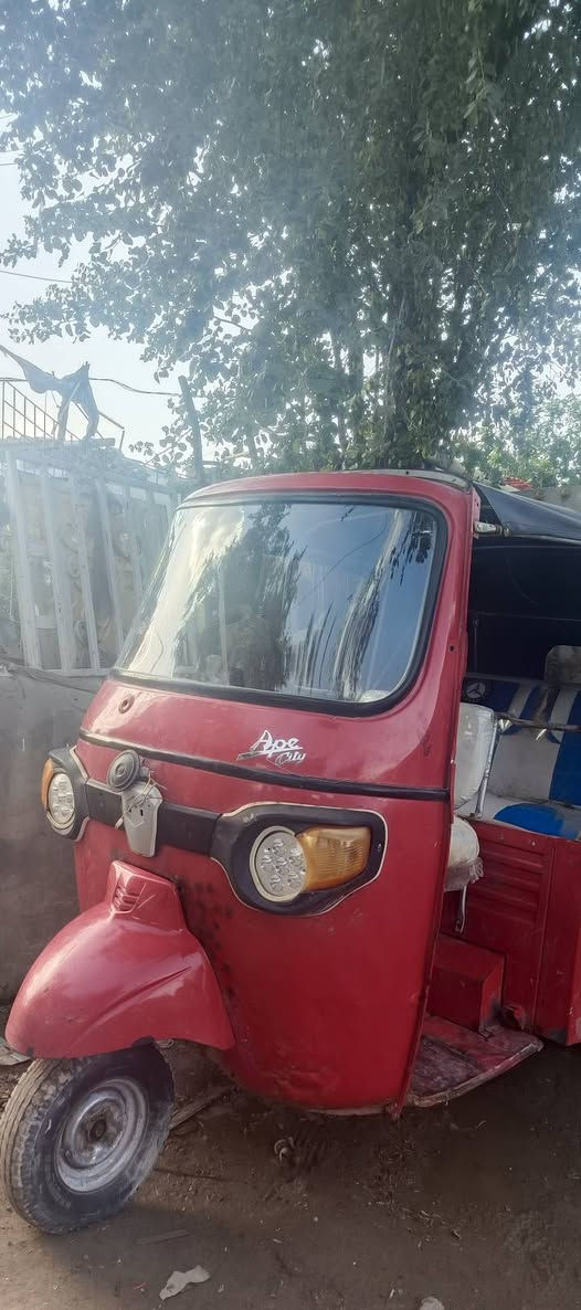 السلام عليكم
تكتك بياجو مديل 18 اوراق كامله مجفته جديد شغاله وتمشي بس بيها صوت بلمحرك ابيعلك كوم حديد رايدها بواحد 

***********
