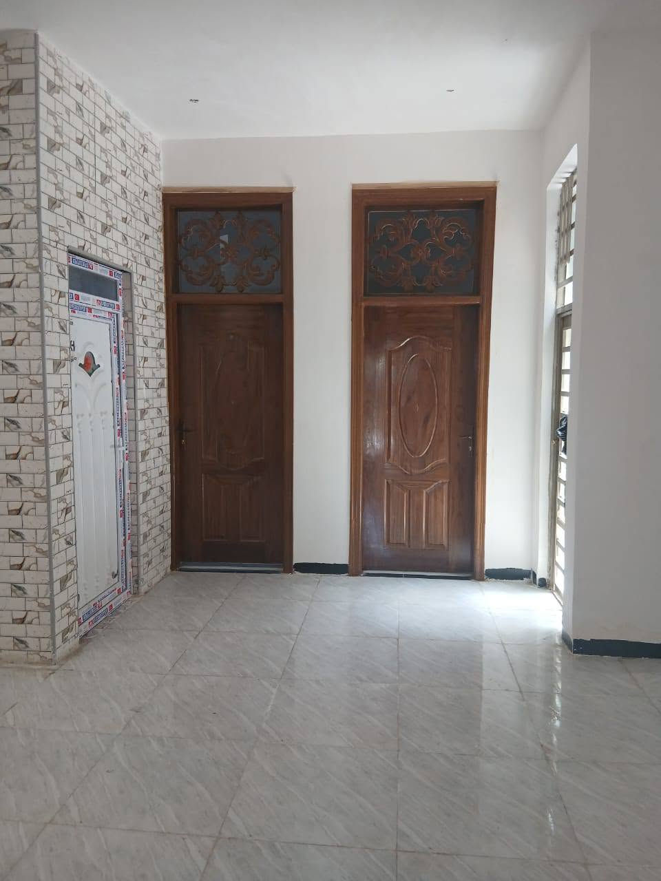بيت مساحه 145 متر سنتر الشارع بناء حديث  سنت 2026  غرف عدد 2 طابو 25 حله سيف سعد شارع المشجر وسط حي سكني كبير بعد الملعب يخبل السعر 67 مال مستعجل  اتصال ***********
