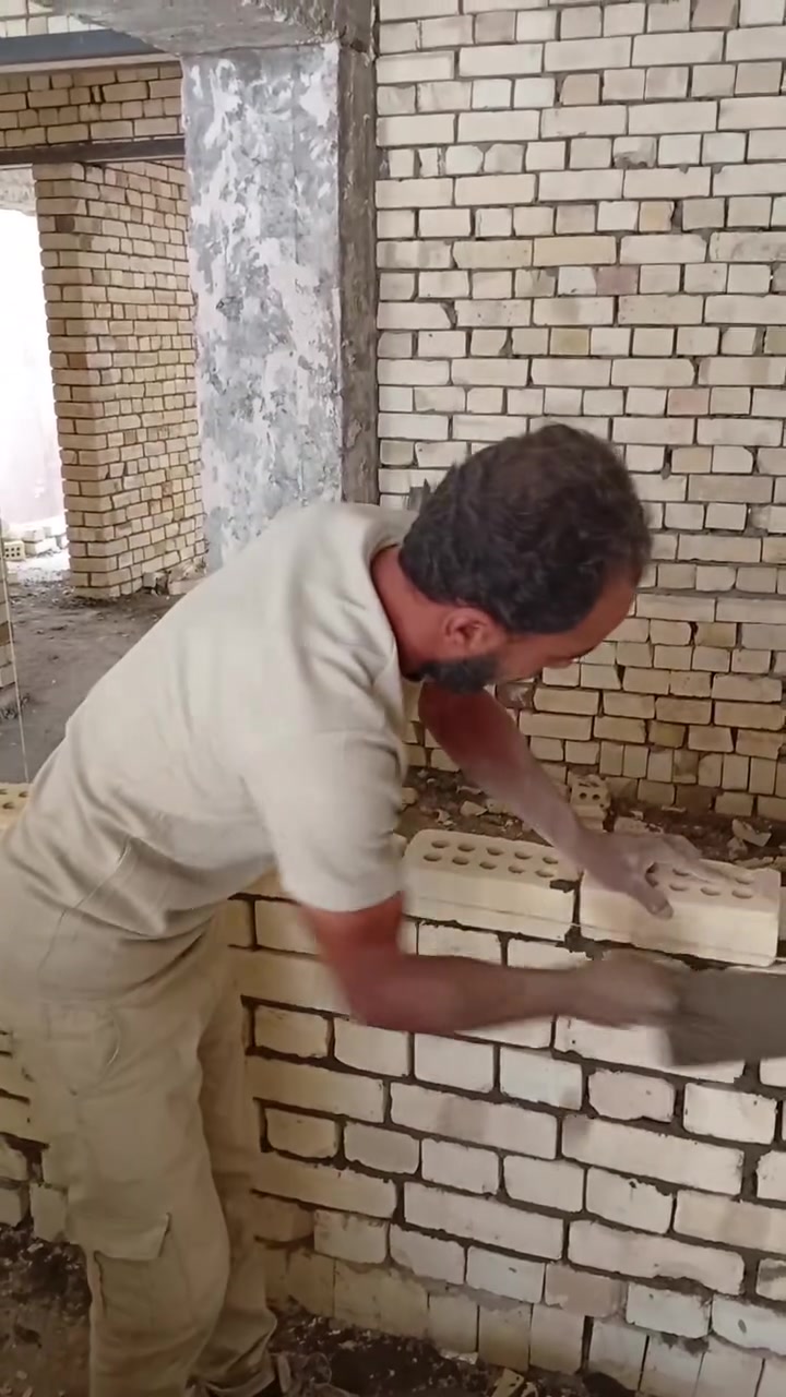 السلام عليكم يوجد كادر بناء مصري شغل درجه اولى تسليم مهندس اسعار مناسبه للجميع رقمب***********
