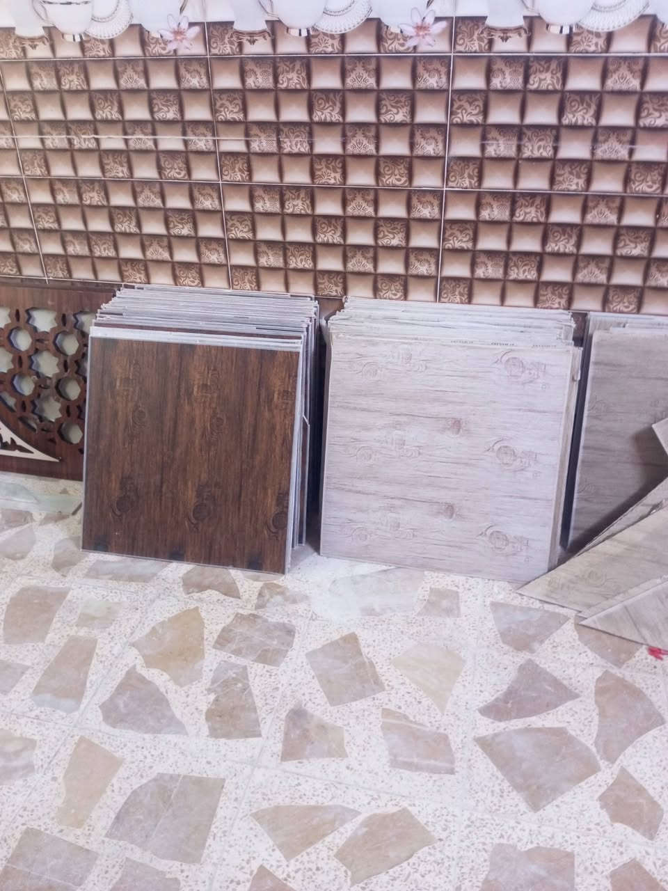 سلام عليكم سقف ثانويه للبيع مستعمل بس نضيف كامل 60متر رقم تلفون ***********
