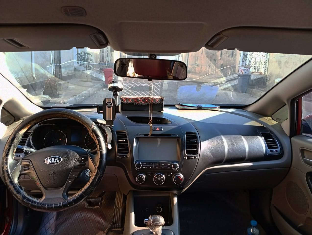 سياره للبيع كيا سيراتو خليجي موديل ٢٠١٦
# المحرك١٦٠٠ دكشن عالي 
# تحكمات استيرن من الجهتين 
# فول ماعدا البصمة والفتحه 
# حاكيه
# بلوجكتر 
# لايت زنون +لد شمعه
# بكلايت شمعه
# شاشه كامره
# اشاره بالمري --المري شفط
# ويل كب
السياره مكفولة من الصبغ والتبديل ماعدا بارد قليل بالباب المعاكس للسائق ومرجعه على البارد بدون تكحيل
السياره رقمها ميسان
مكان السيارة في حي الغدير 
للتواصل معنا ***********
