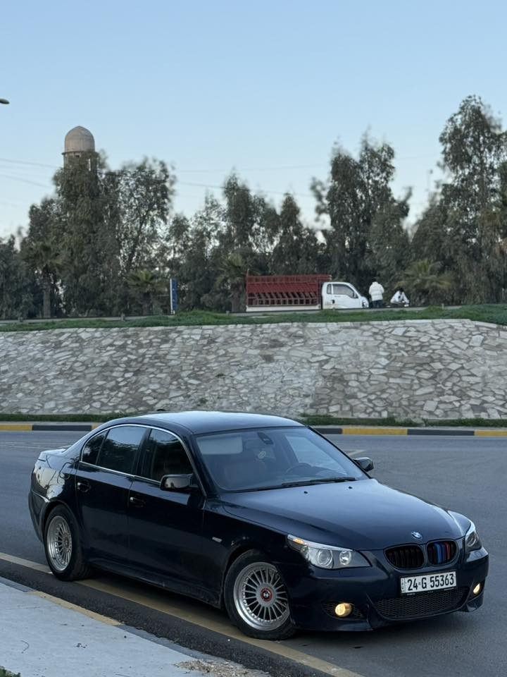 السلام عليكم  E60 M57 B30 2005
مكينه ديزل 3.0 تيربو
•  رقم دهوك شرط التحويل
•  كير مكينه بشرط 
•  لايتات زينون 
•  وياله رياضي 
•  مرايات تعتيم باتمان
•  دعاميات ودوسات M
•  بكلايت ليد 2010
•  5 بردات بلاديات
•  كشنات 16 حركه M
•  داخل مشمشي
•  داتاشو شغال
•  مثبت سرعه تفاعلي ( رادار )
•  دشبول شاموا 
•  ستيرن M شاموا
•  داخل مغلف بالكامل كاربون فايبر 
السياره مصروف عليها هواي مصبوغه عام جماليه بسبب الجراد صورها قبل الصبغ موجوده كهربائياتها كلها شغاله حصه ديزل بيها
السياره موجوده بل موصل
سعرها 113 ورقه 
للاستفسار ***********
