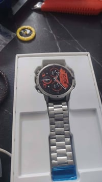 ساعة ذكية • للبيع • مطلوب سعر