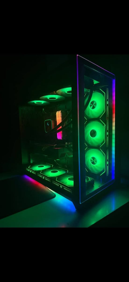 السلام عليكم 
PC مستخدم للبيع 
المواصفات :-
CPU : Ryzen 5 5600X
GPU : AMD RX6750 GRE 10GB ASUS نسخة يابانيه
‏ Motherboard : B550M AORUS ELITE
RAM : 8x4 =32 GB DDR4 3600MHz CORSAIR
SSD : M2 1T msi 
Power supply : 700W aigo
CPU Cooler : Deepcool LS720 SE DIGITAL 
CASE : LIAN LI 011 DYNAMIC RAZER EDITION  نسخه خاصه 
———————————————
و ويا ماوس RAZER BASILISK v3 
و كيبورد REDRAGON UCAL PRO WIRELESS 75%

طبعاً القطع من شركات معروفه و الحاسبه RGB 
و كل كراتين القطع موجوده 
مثل ما موضح بالصور 
للاستفسار: ***********
