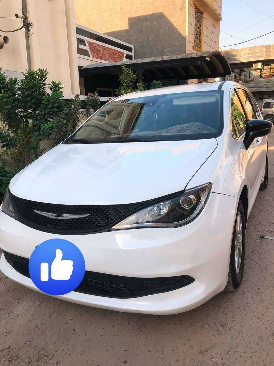السلام عليكم ..
كرايسلر فويجر موديل 24 حادثها كسر بالدعامية ومصلحه نفسها مكفوله داخله شهداء باقيلها سنه وشهرين تصير حره
ماشية 36 الف مايل
كير محرك صدر حدادية مكفولة 
السيارة نظيفة صور الحادث موضح عدكم
اي استفسار 
*********** 
متوفر واتساب

