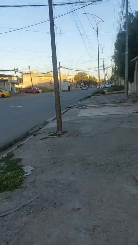 دار للبيع 30 تموز بيت يتكون من ست غرف نوم مساحه 200 متر جبل 12.5 نزال 16 متر استفسار اتصل على الرقم ***********)(***********
