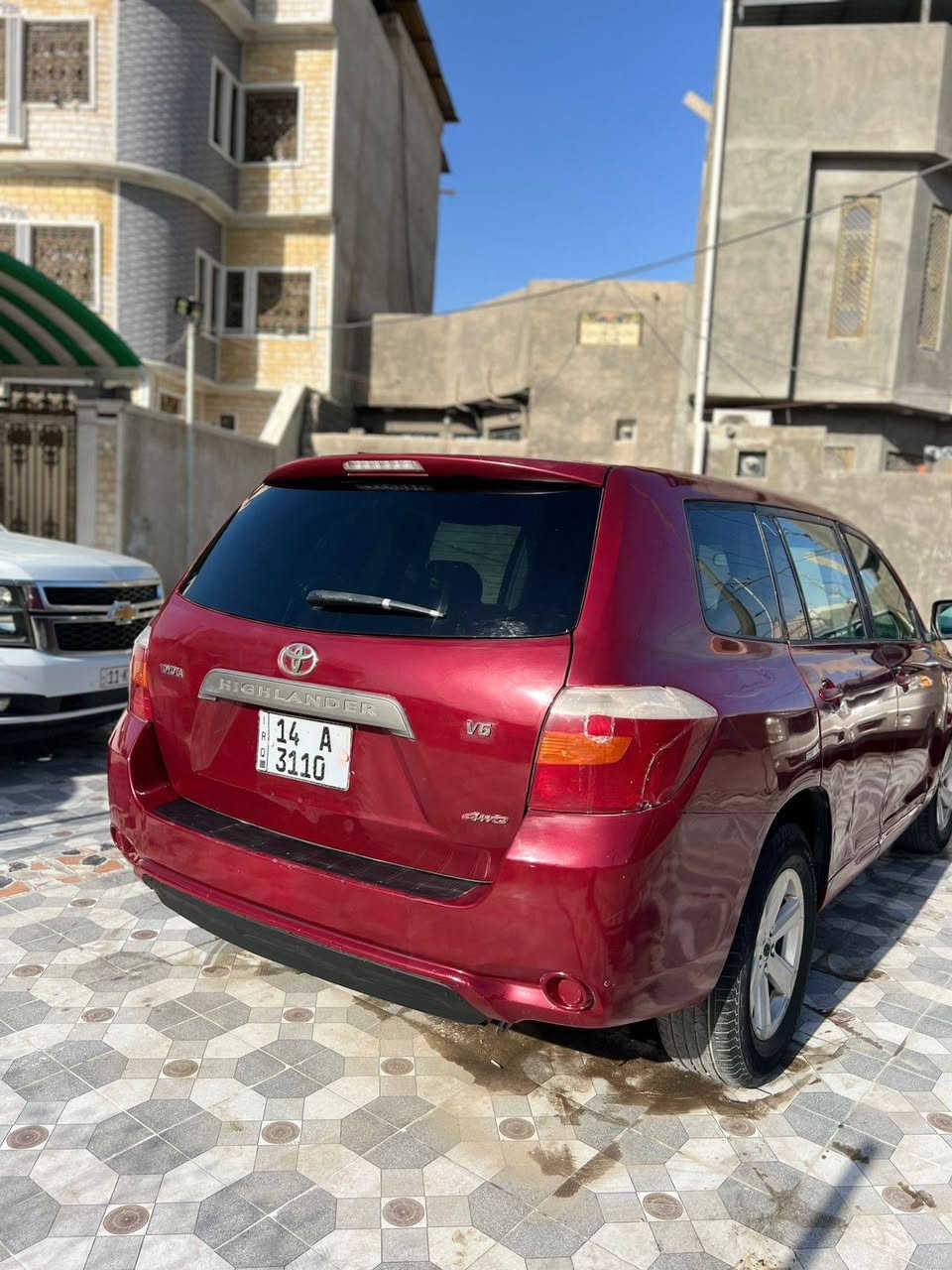 سلام عليكم 
هايلندر ٢٠٠٩ رقم بصره انكليزي 
السياره مكينه ٦ سلندر كير ومكينه جدد  
كهربائيات كله شغاله 
مصبوغه عام بدون ضربه فقط جاملغ مبدل ولباقي كله ليبل واحد 
لسعر 82 ولشراي يشلع عيوني 
مكاني بصره 
رقمي 
***********
