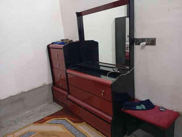 السلام عليكم غرفه نوم تركيه للبيع 9 قطع جديده سعره 600 وبي مجال اتصل *********** 
مكان ديالى قره تبه
