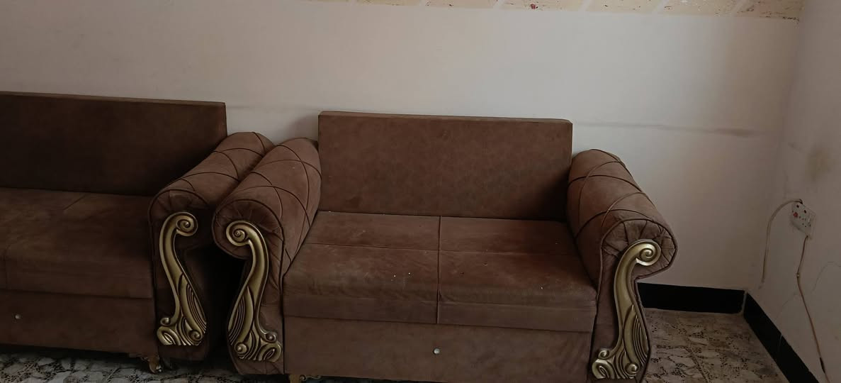 للبيع غنفات   5 قطع  نضيفات سعر 75 وبي مجال  لطيبين  
***********

