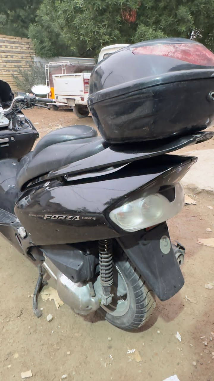 السلام عليكم دراجه فورزه 06   للبيع سعر    ٧٠٠ بي  مجال قليل مكان بغداد  دراجه نضيفه حلوة رقم ***********
