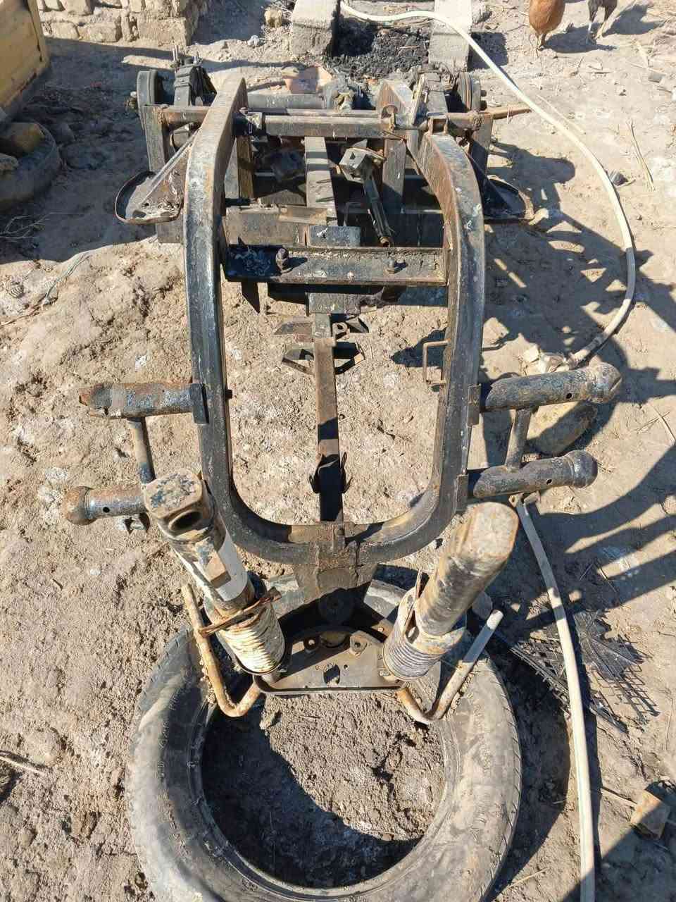 سلام عليكم شاصي للبيع امتيار القديم شادلة اكسن دايوان ويصير عليه غراض دايوان ((كلك بدون اوراق))
مكاني ناصرية سيددخيل ***********
